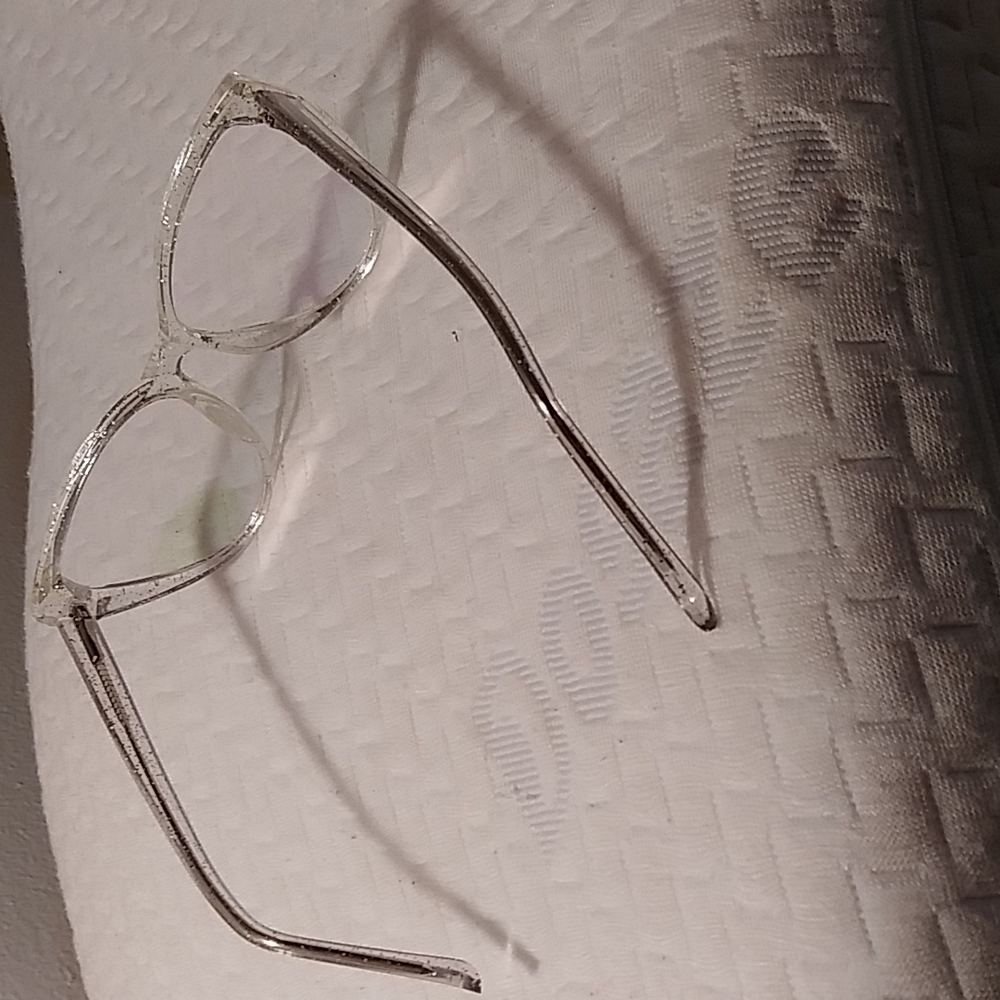 Women's Fashion Glasses - Picture 3 of 6